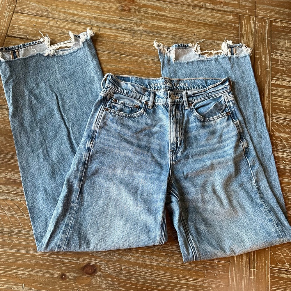 American Eagle Super High Rise Size 2 Baggy Wide Leg Jeans Medium Bright Indigo.